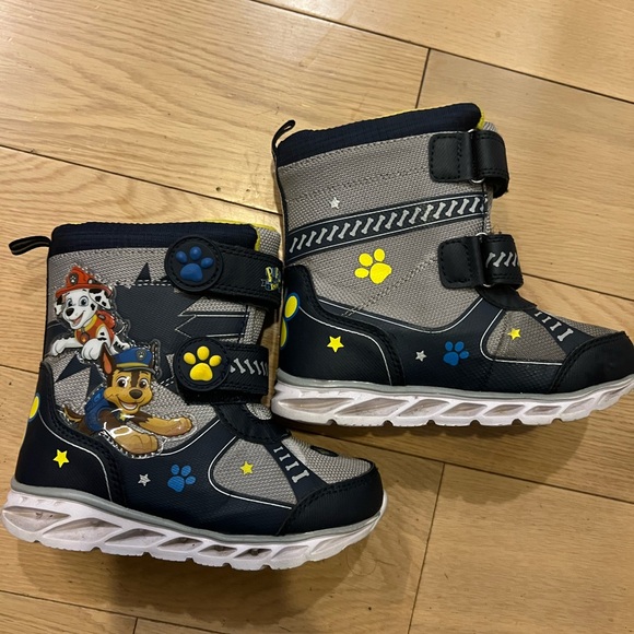 Size 10 boy Paw Patrol winter boots with LED blinking lights. - Picture 7 of 9